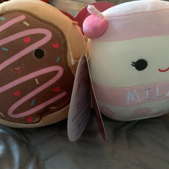 New Amelie and Deja 5” Squishmallows on a Valentine Card - Picture 2 of 4